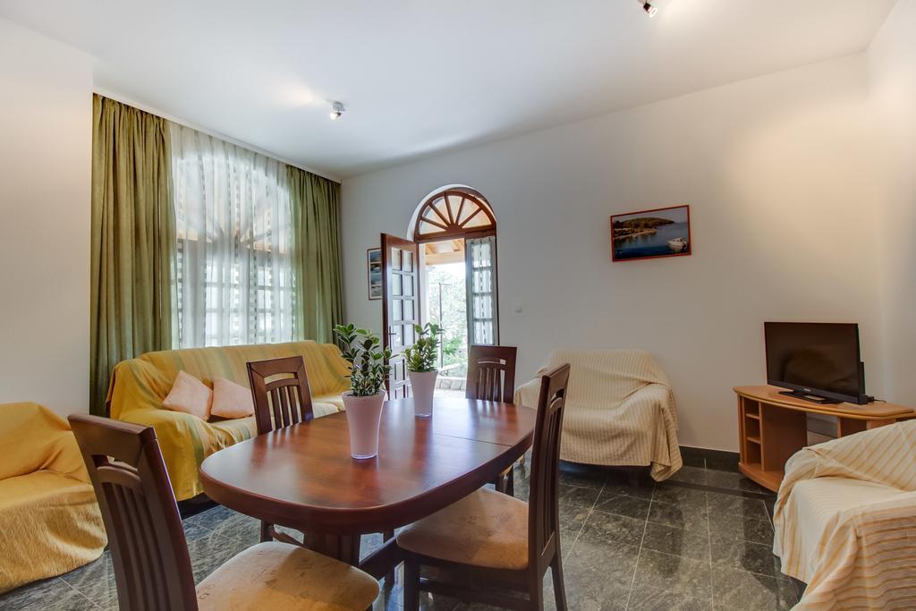 Apartments Franjo Mali Lošinj Szoba fotó