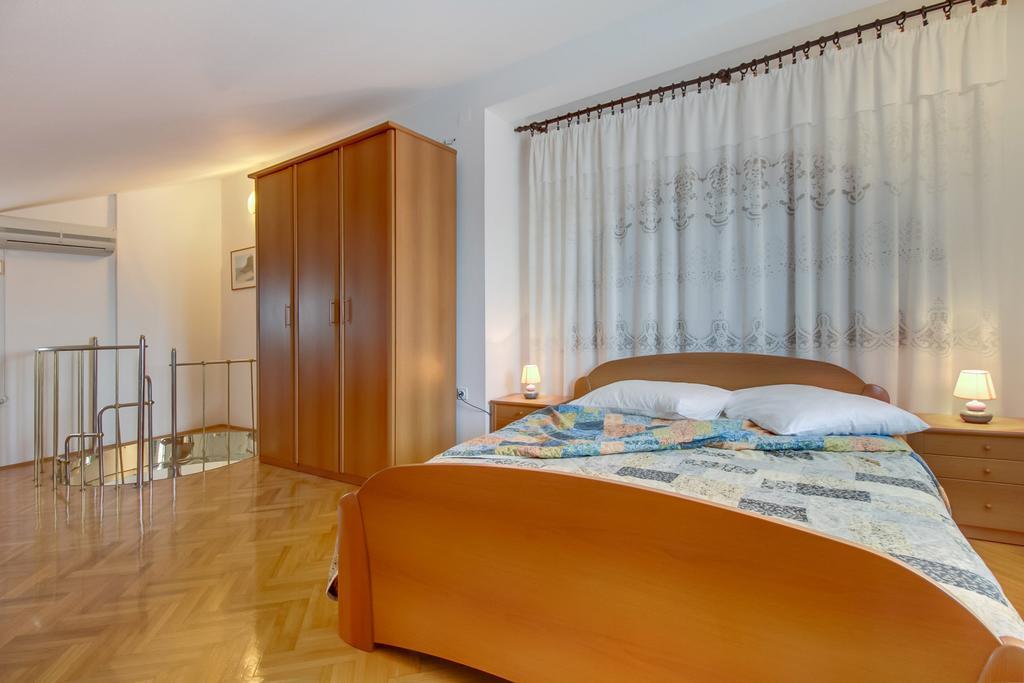 Apartments Franjo Mali Lošinj Szoba fotó