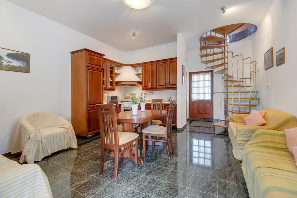 Apartments Franjo Mali Lošinj Szoba fotó